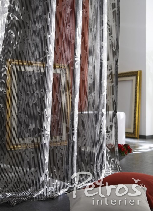 POD TOUTO KRÁSNOU ZÁCLONOU JE PODEPSÁN PIERRE CARDIN. Záclony a závěsy od Pierra Cardina si nyní můžete vybrat ve firmě Petroš interier.