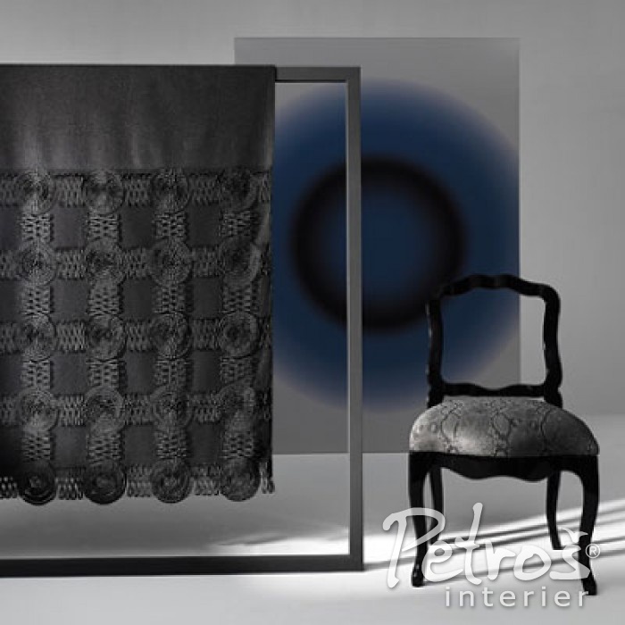 DEKORAČNÍ LÁTKA v ultramoderním stylu z dilny jednoho z nejlepších světových designérů Ulfa Moritze, který své výrobky nabízí pod značkou SAHCO. Každá takováto látka je originál a v běžných prodejnách s bytovým textilem ji určitě nenajdete - tyto látky má v České republice možnost nabízet jen několik nejlepších firem. Záclony a závěsy značky Sahco jsou určeny pro obzvlášť náročné zákazníky.