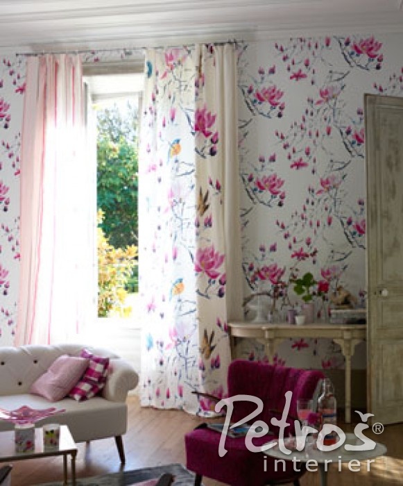 MISTREM ROMANTICKÉHO STYLU je londýnský salon Designers Guild. Kromě mnoha kolekcí v jiných stylech zde najdete i celou řadu úžasných tapet a romantických látek na záclony a závěsy i na čalounění.